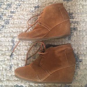 Tan Suede Womens Toms Wedges 6